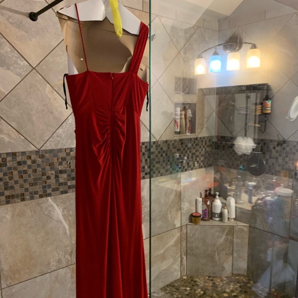 Formal gown - Picture 3 of 4